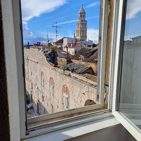 Tower View Apartman *